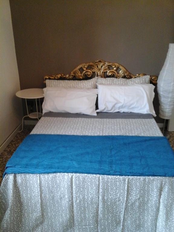 L.T. Schneider B&B Bologna Room photo